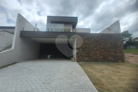 Casa exclusiva em Atibaia de alto padrão com 3 suítes, piscina, espaço gourmet, condomínio fechado, aceita financiamento