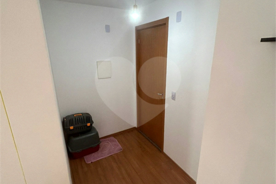Apartamento de 44m² com vaga na garagem.