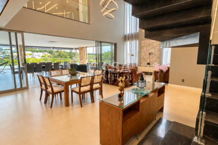 Casa nova no Saint Patrick com 926 m², 5 suítes, elevador e piscina aquecida, saúna em Sorocaba