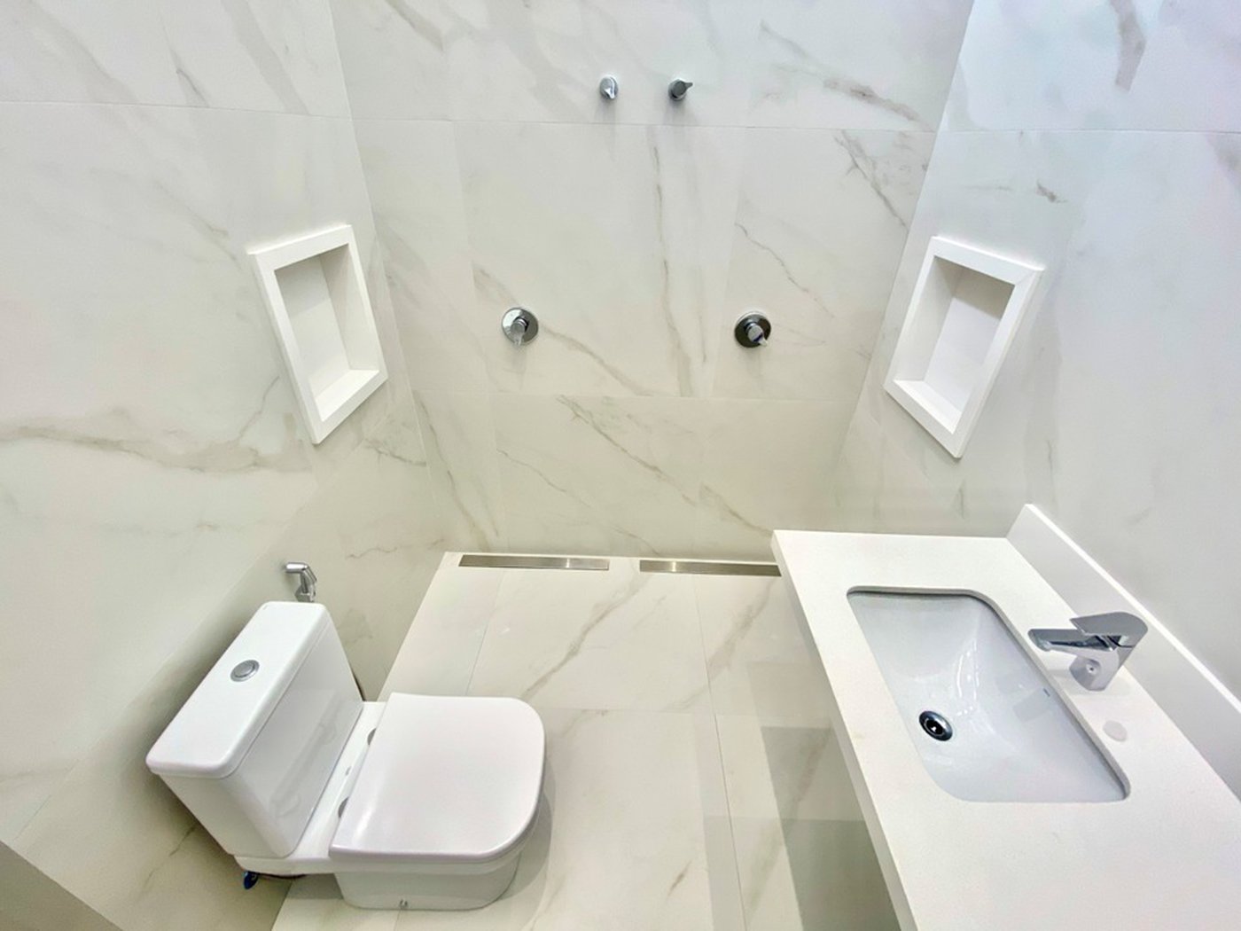 Casa à venda com 3 quartos, sendo 3 suítes, no condomínio Vila Giardino, Jundiaí - SP