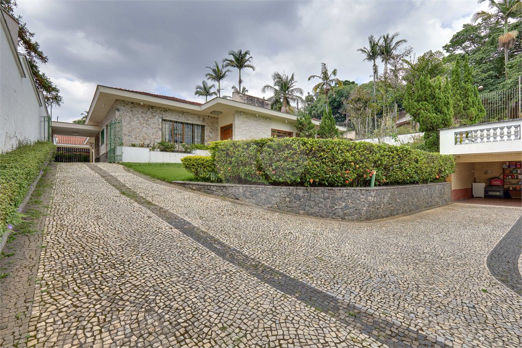 Casa Térrea à venda com 4 quartos, sendo 2 suítes, em Alto da Boa Vista, São Paulo, SP