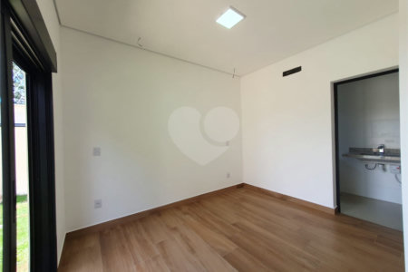 Casa à venda com 3 suítes no condomínio Via Castelli, Louveira - SP