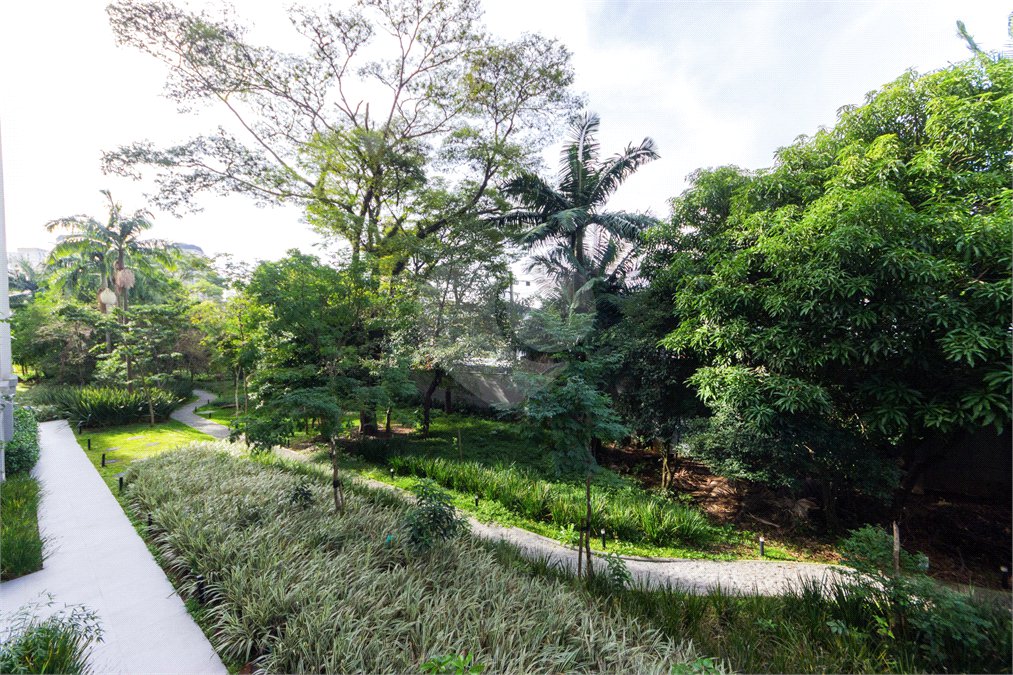 Apartamento à venda com 3 quartos, sendo 1 suíte, em Santo Amaro, São Paulo, SP