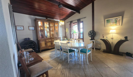 Casa à venda com 3 quartos, sendo 1 suíte,  no condomínio Estância Marambaia, Vinhedo - SP