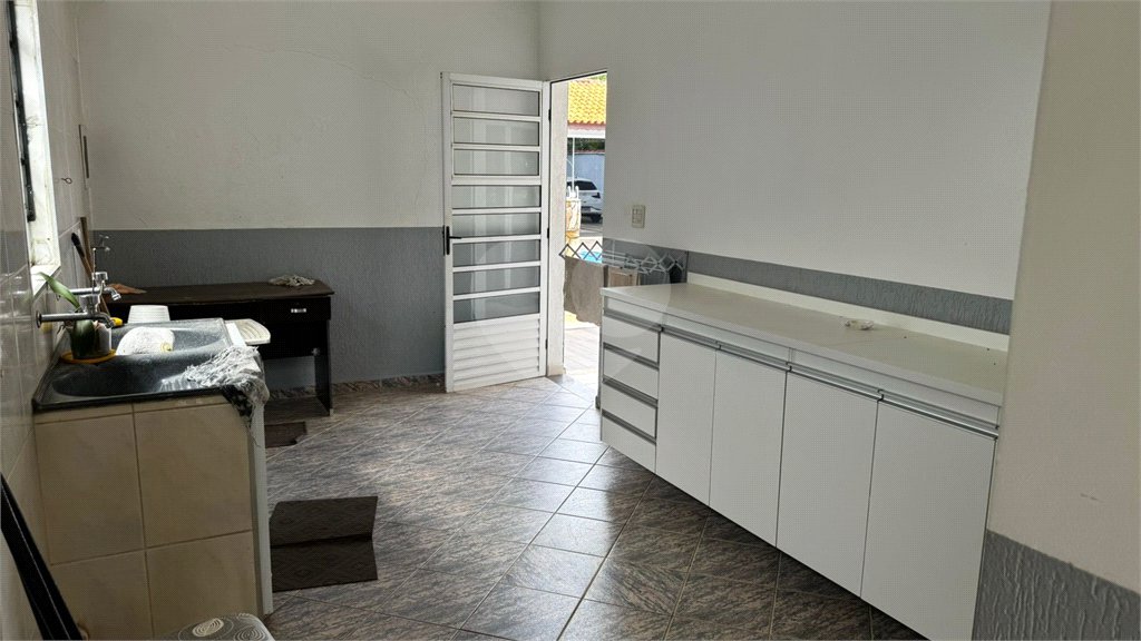 Casa à venda com 8 quartos, sendo 3 suítes,  no condomínio Terras de Santa Rosa, Salto - SP