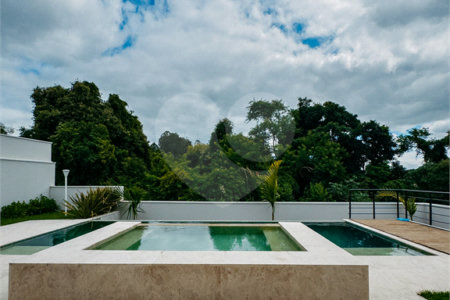 Casa à venda com 4 suítes no condomínio Villa dos Pinheiros, Indaiatuba - SP