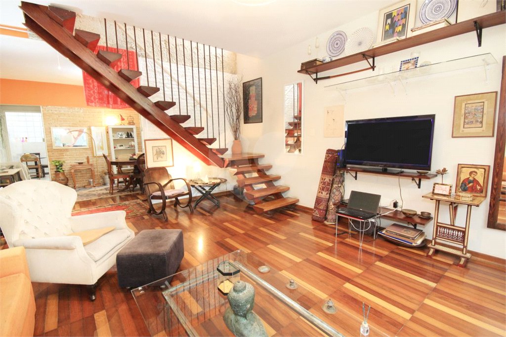 Sobrado à venda com 3 quartos, sendo 1 suíte, em Alto da Boa Vista, São Paulo, SP