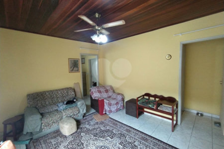 Casa à venda com 6 quartos, sendo 2 suítes, em Chora Menino, São Paulo, SP
