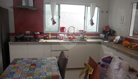 Casa à venda com 4 quartos, sendo 3 suítes, no condomínio Refúgio do Sauá I, Atibaia - SP