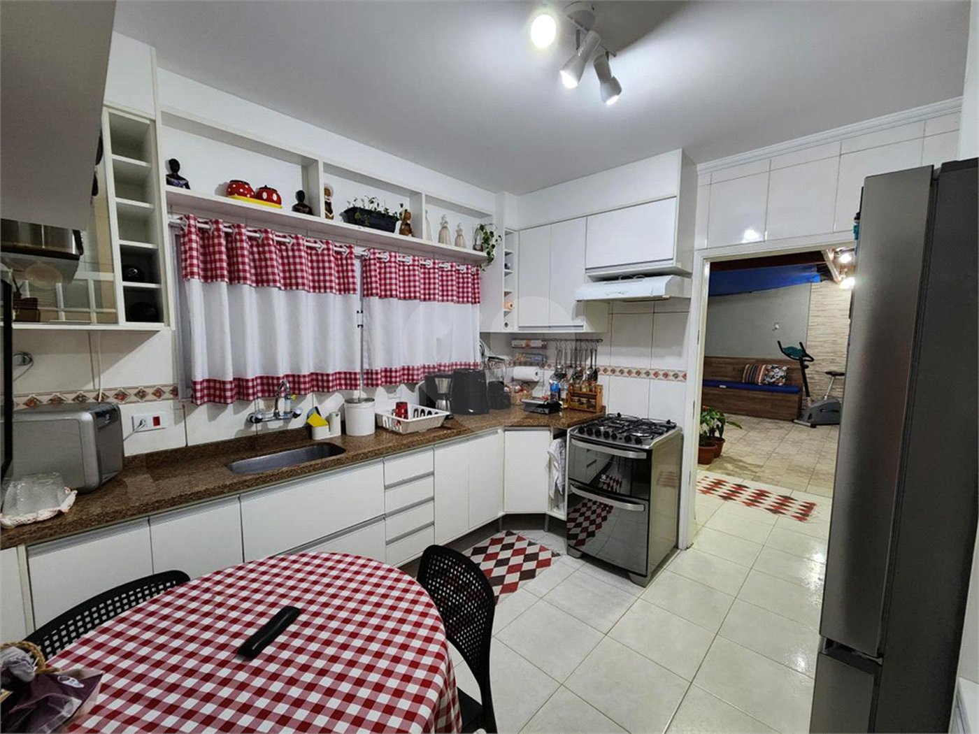 Sobrado à venda com 3 quartos, sendo 1 suíte,  em Jardim Ana Maria, São Paulo, SP