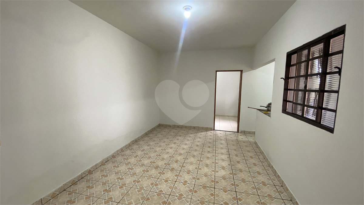 Casa para alugar com 2 quartos, sendo 1 suíte,  em Vila Carolina, Itapetininga, SP