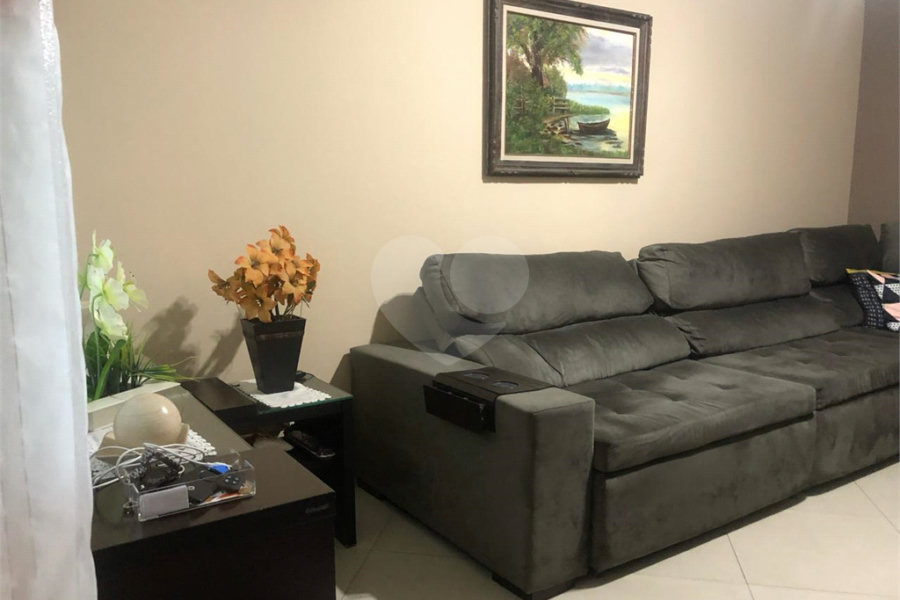 Sobrado à venda com 3 quartos, sendo 1 suíte, em Vila Mangalot, São Paulo, SP