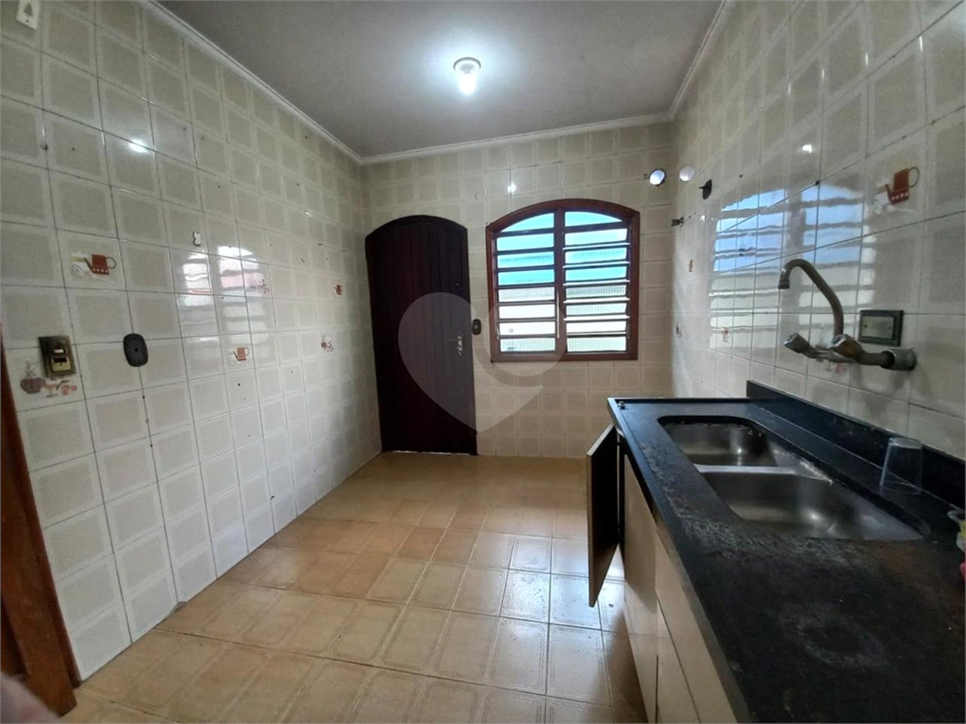 Casa à venda com 3 quartos, sendo 1 suíte, em Jardim das Vertentes, São Paulo, SP