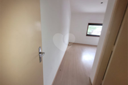 Casa à venda com 3 quartos, sendo 1 suíte, em Parque Maria Domitila, São Paulo, SP