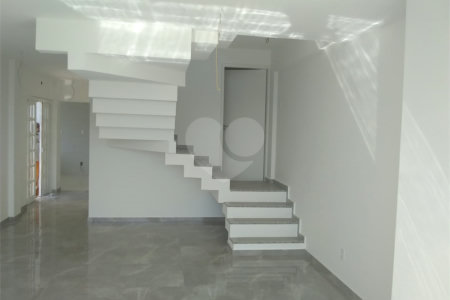 Casa à venda com 4 quartos, sendo 2 suítes, no condomínio Residencial Green Ville, Rio de Janeiro - RJ