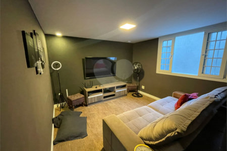 Casa à venda com 4 suítes no condomínio Fechado, São Paulo - SP