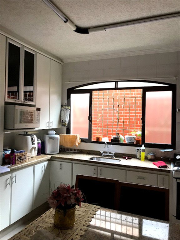 Sobrado com 234m², 3 dormitórios, sendo 1 suíte, 2 vagas, à venda na Vila Ema.