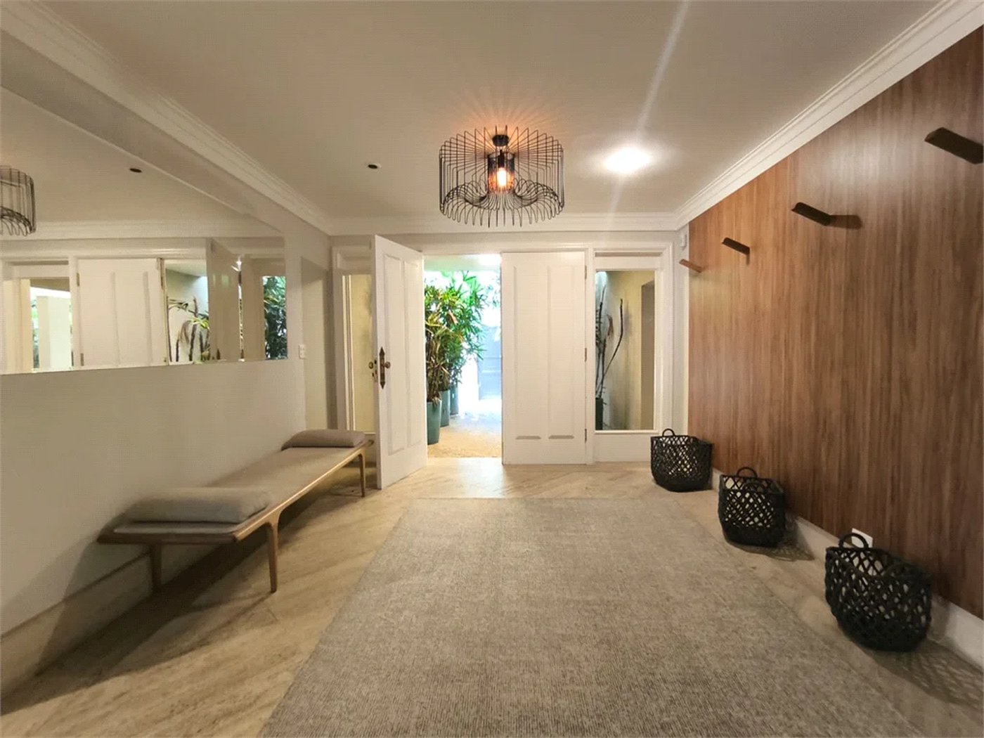 Casa à venda com 5 quartos, sendo 4 suítes, em Cidade Jardim, São Paulo, SP