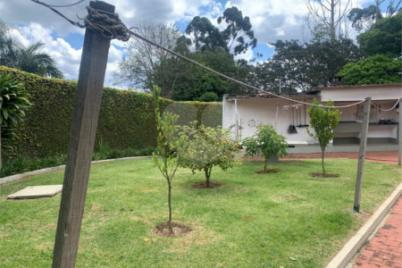 Casa à venda ou para alugar com 6 quartos, sendo 2 suítes, em Parque São George, Cotia, SP