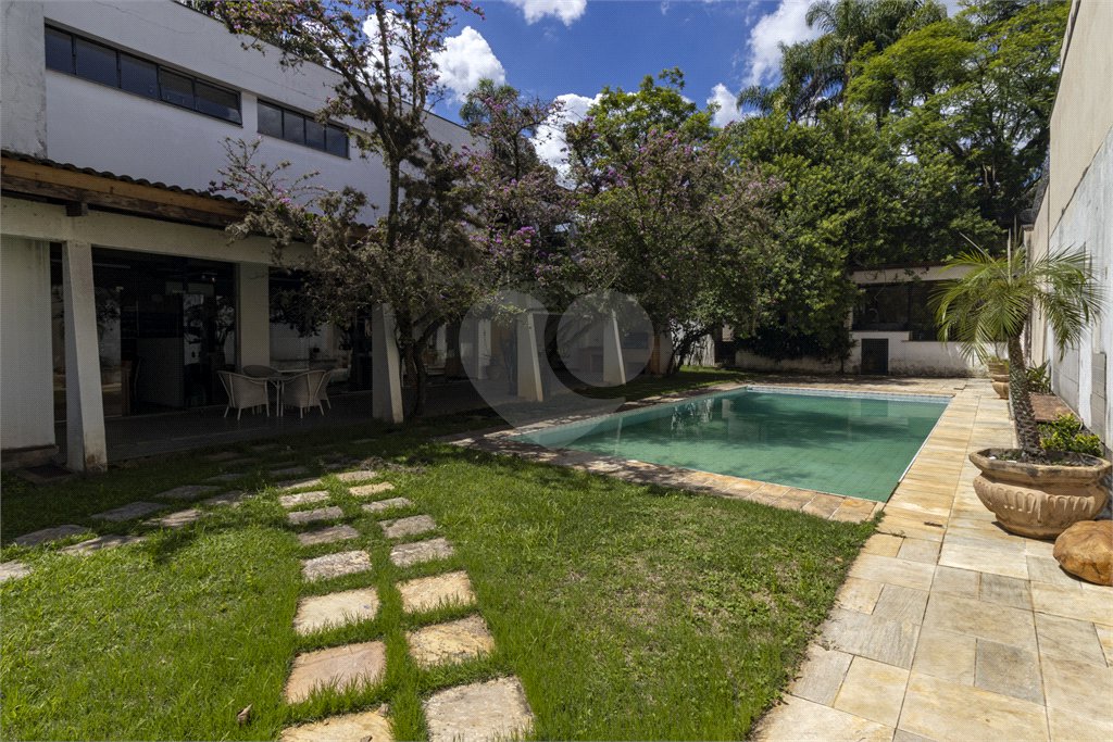 Sobrado à venda com 4 quartos, sendo 2 suítes,  em Vila Morumbi, São Paulo, SP