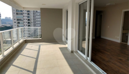 Apartamento à venda com 3 suítes em Vila Anastácio, São Paulo, SP