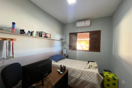 Sobrado à venda com 4 quartos, sendo 1 suíte, em Estância Conceição, Itapetininga, SP