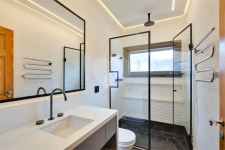 Casa Térrea à venda com 5 quartos, sendo 3 suítes, em Alto da Boa Vista, São Paulo, SP