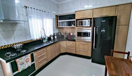 Sobrado à venda com 3 quartos, sendo 1 suíte,  em Vila Nova Aparecida, Mogi das Cruzes, SP