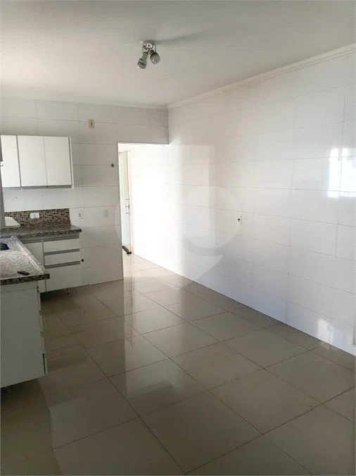 Casa à venda com 3 quartos, sendo 1 suíte,  no condomínio Residencial Eldorado, São Carlos - SP