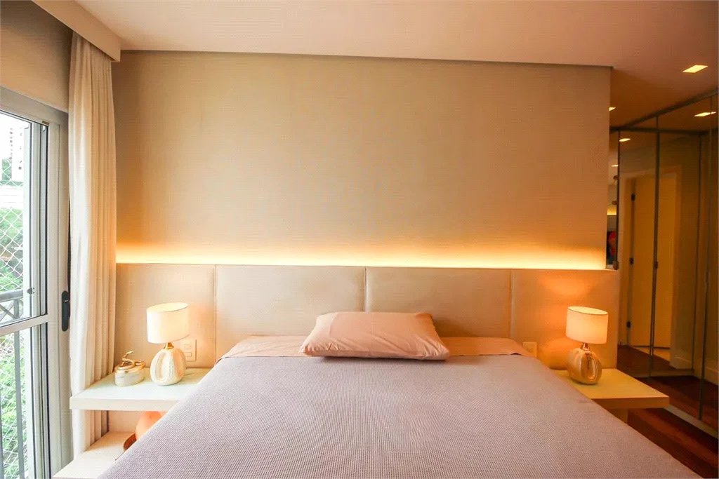 Apartamento à venda com 3 suítes em Real Parque, São Paulo, SP