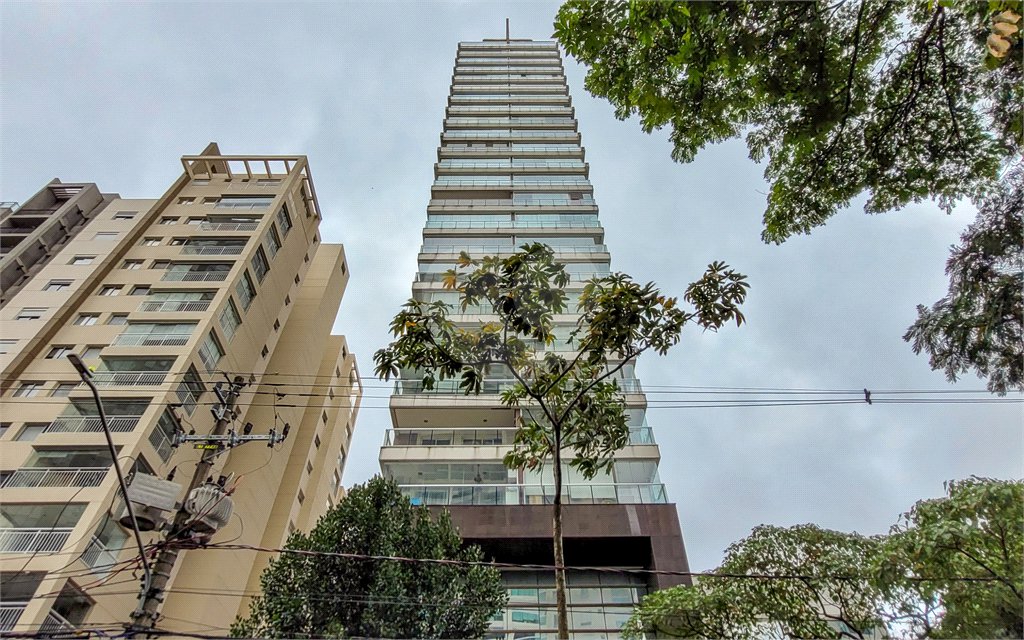 Apartamento à venda com 2 quartos, sendo 1 suíte,  em Vila Olímpia, São Paulo, SP