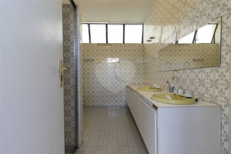 Sobrado à venda com 4 quartos, sendo 2 suítes,  em Vila Morumbi, São Paulo, SP