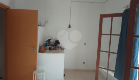 Sobrado à venda com 2 quartos no Centro, Pinhalzinho, SP