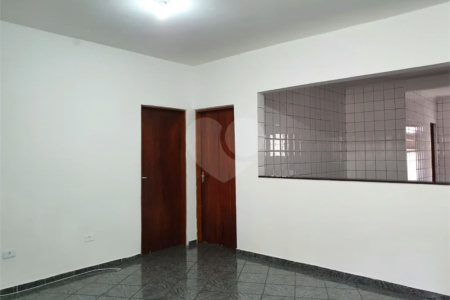 Sobrado à venda com 4 quartos, sendo 1 suíte,  em Parque Vitória, São Paulo, SP