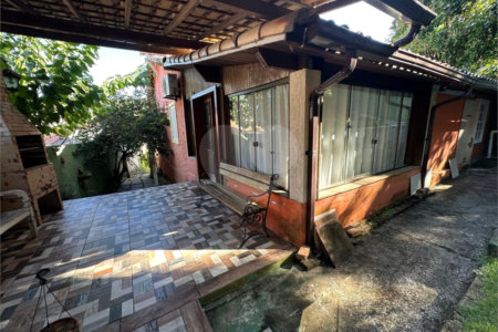 Casa em condomínio à venda com 3 quartos, sendo 2 suítes,  em Peró, Cabo Frio, RJ