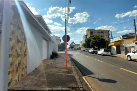 Casa à venda com 5 quartos, sendo 1 suíte, em Jardim Santa Paula, São Carlos, SP