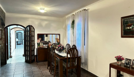 Sobrado à venda com 4 quartos, sendo 2 suítes,  em Vila Júlia, Poá, SP