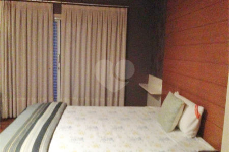 Sobrado à venda com 4 quartos, sendo 1 suíte, em Jardim Novo Mundo, São Paulo, SP
