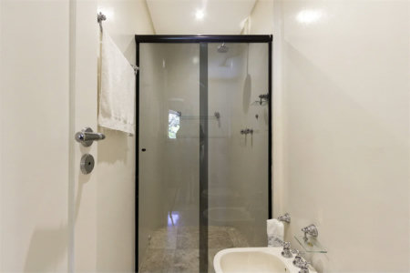 Casa à venda com 4 quartos, sendo 3 suítes, em Cidade Jardim, São Paulo, SP