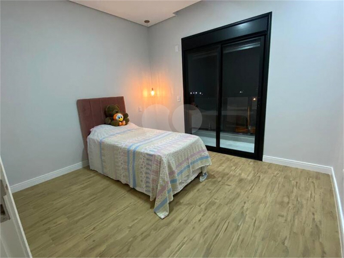 Casa à venda com 3 quartos, sendo 1 suíte,  no condomínio Residencial Mantova, Indaiatuba - SP