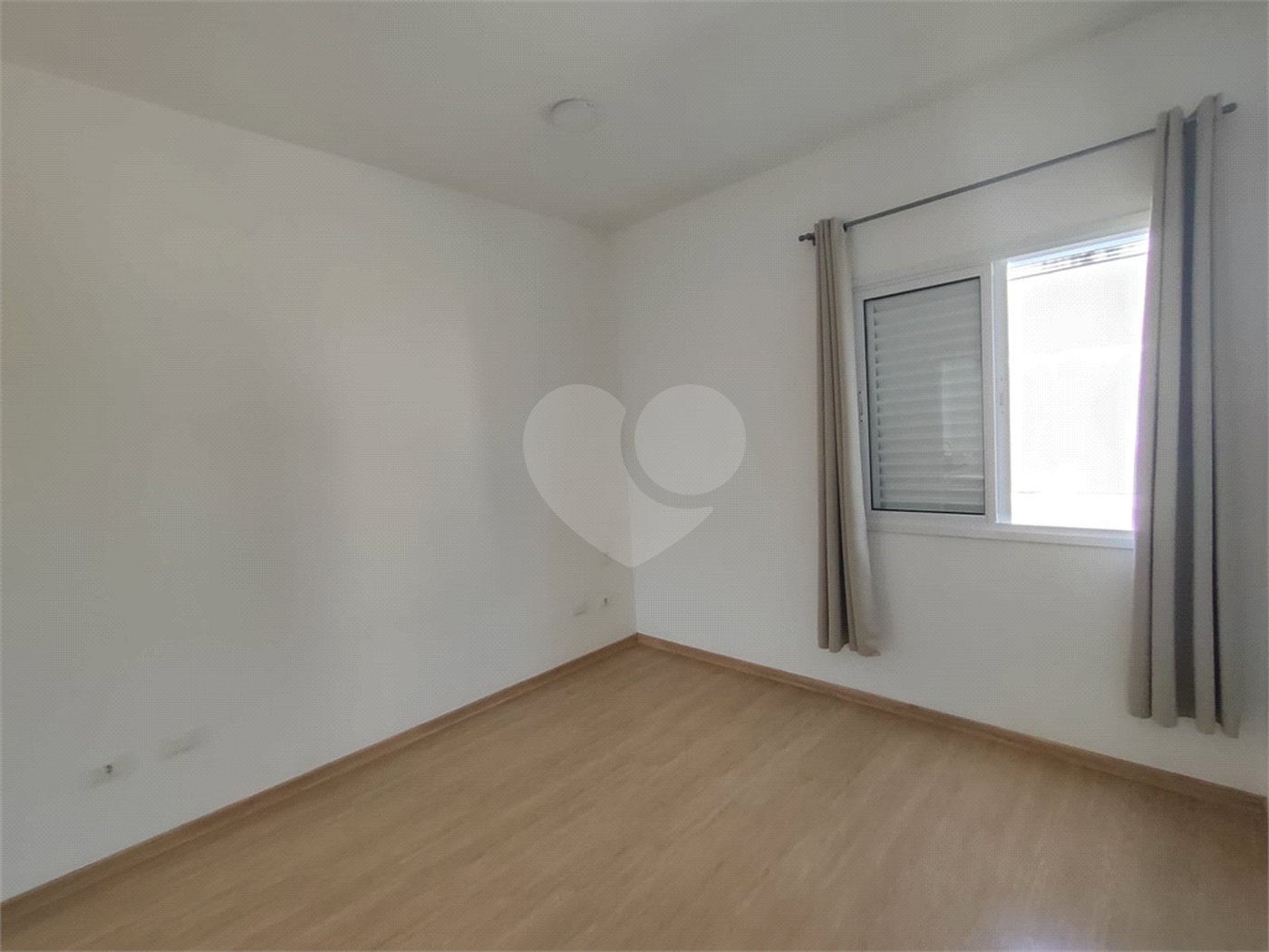 Casa de Vila à venda com 3 quartos, sendo 1 suíte, em Loteamento Jardim Morumbi, Atibaia, SP