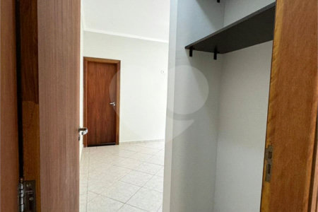 Casa à venda com 3 quartos, sendo 1 suíte, no condomínio Bella Vita, Atibaia - SP