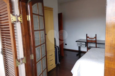 Casa à venda com 4 quartos, sendo 2 suítes, em Parque dos Príncipes, São Paulo, SP