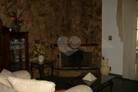 Casa à venda ou para alugar com 4 quartos, sendo 2 suítes,  no Centro, Vinhedo, SP