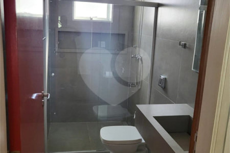Sobrado à venda ou para alugar com 3 quartos, sendo 1 suíte, em Água Branca, São Paulo, SP