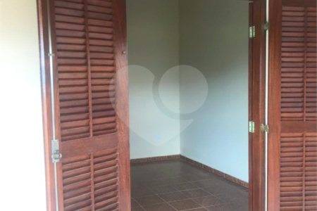 Casa à venda com 3 quartos, sendo 1 suíte,  no condomínio Marf II, Bom Jesus dos Perdões - SP