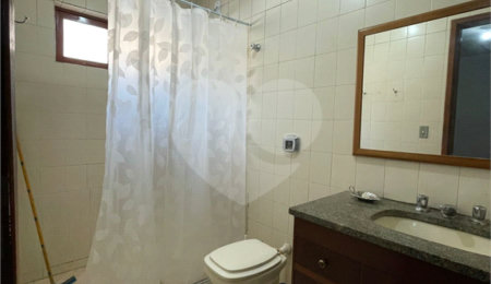 Sobrado à venda com 5 quartos, sendo 2 suítes,  em Vila Oliveira, Mogi das Cruzes, SP