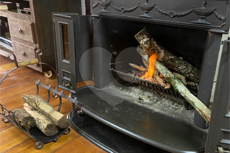 Casa à venda com 3 quartos, sendo 1 suíte, no condomínio Associação Reserva das Hortênsias, Mairiporã - SP