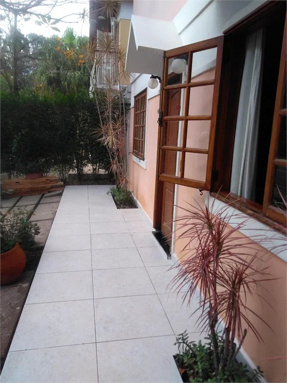 Casa à venda com 4 quartos, sendo 2 suítes, no condomínio Vila Panamericana, São Paulo - SP