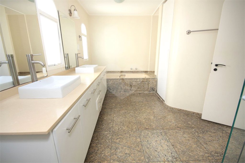 Apartamento à venda com 4 suítes em Jardim Marajoara, São Paulo, SP